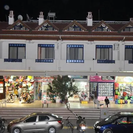 Uysal Apart מרמריס